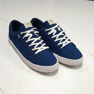 TOMS Men's Blue Canvas Sneakers. Size 10.5, pre-owned excellent conditions